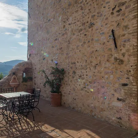 Lejlighedshotel Il Castello Di Perchia 4*