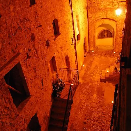 Il Castello Di Perchia Aparthotel