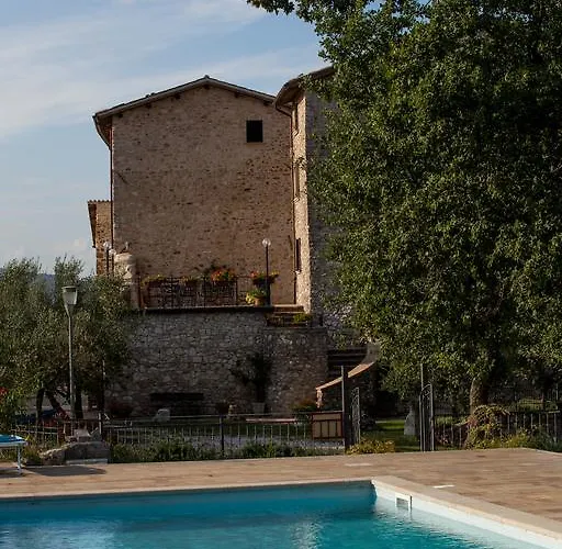 Il Castello Di Perchia 4* Crocemaroggia